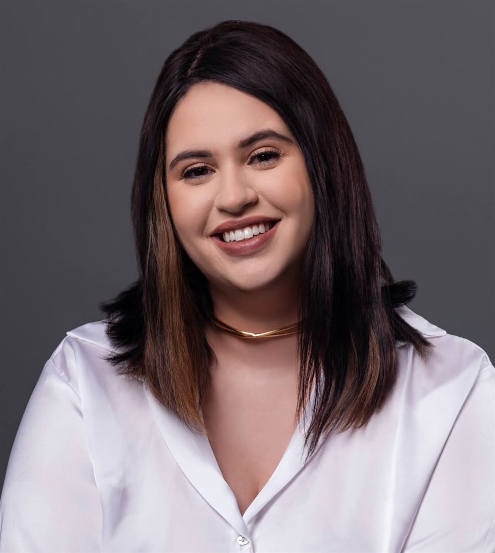 Retrato da Dra. Isabela Bueno sorrindo
