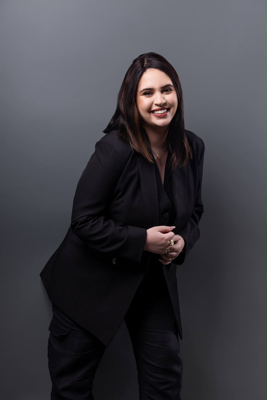 Dra. Isabela Bueno sorrindo